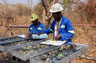 EMPLOYMENT OPPORTUNITIES Mukaba Resources employs 95% of its workforce from the local community