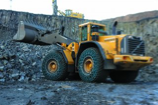 TYRE PROTECTION CHAINSThe biggest demand for tyre protection chains is in the openpit mining industry, with little demand from the quarrying industry, where Omsa-Pewag is promoting the benefits of its products