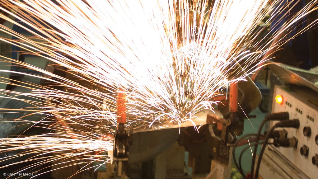 Manufacturing production records weak rise in June