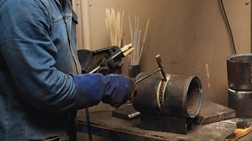 CERTIFICATION REQUIREMENTS Competent persons undergoing training through the Southern African Institute of Welding will only be certified once they successfully complete a theoretical training course and a period of practical training  