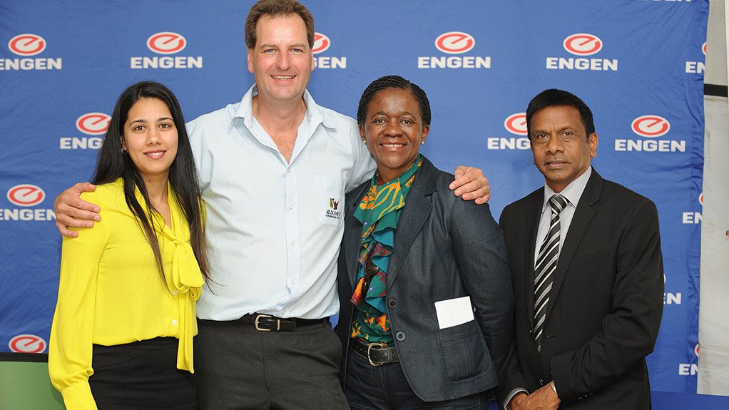 L to R: Tasneem Sulaiman-Bray (GM Corporate Affairs Engen), Dr Andrew Venter (CEO of Wildlands), Khanyisa Balfour (Group CSI Manager Engen) and Principal Siva Gounden (Deccan Road Primary School) at the launch of the Wildlands Green-preneurs Recycling Facility near Midmar, which recycles hundreds of kg’s of waste on a daily basis.