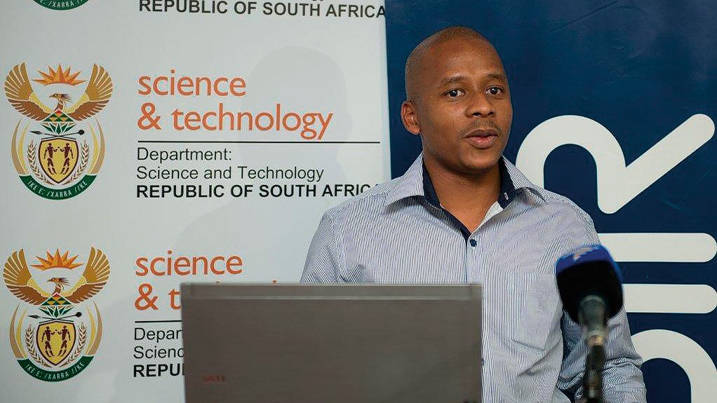 Sandile Ngcobo Ran the experiments for the digital laser