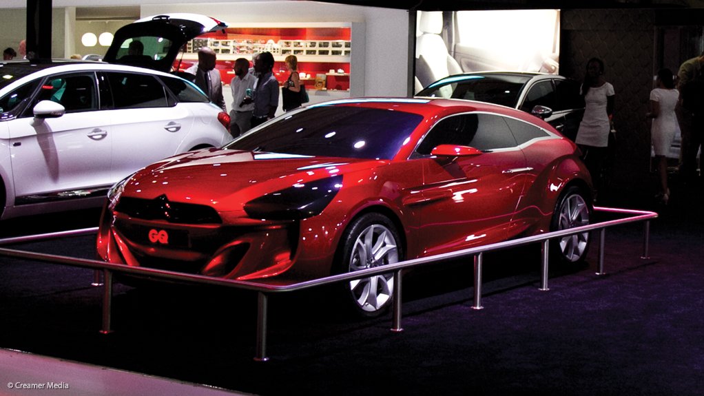 CITROEN GQ The concept Citroen GQ, designed by British designer Mark Lloyd, is powered by a plug-in hybrid power train using a 1.6 l direct injection petrol engine and a electric motor