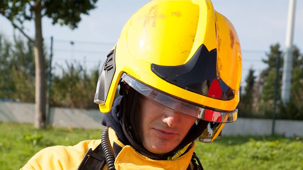GALLET F1XF FIRE HELMET The helmet possesses several important features, including a high-temperature-resistant shell