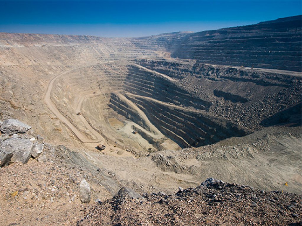 OPPORTUNITY
Once Venetia mine stabilises, De Beers will be in a position to increase its permanent staff complement
