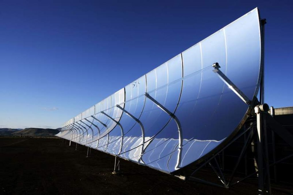 Concentrated Advantages  About 17 000 jobs could be created through  the development of a Northern Cape Solar Corridor