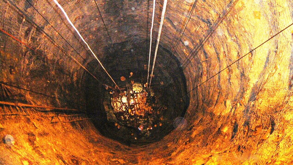 DOORNKOP GOLD MINING SHAFT
Doornkop is a single-shaft operation mining the Kimberley and South Reefs to a depth of just under 2 000 m. Production at the higher-grade South Reef project is ramping up to scheduled full production in 2016
