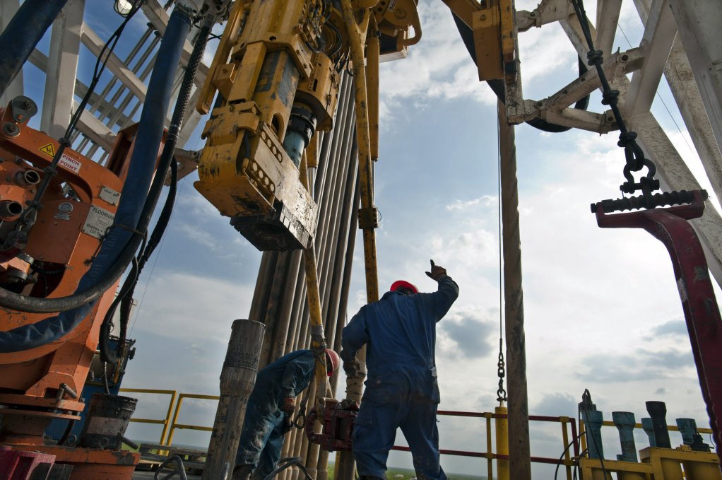 US oil boom upends markets as drilling spreads