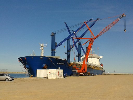 Mobile crane used for port lifting