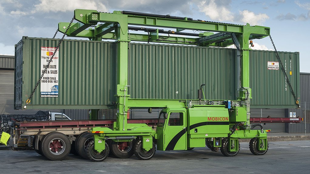LOWERING COSTS
The Mobicon ECO container straddle carrier uses a simple design with a small capacity engine, coupled with a hydrostatic drive system to increase manoeuvrability and lower operating and maintenance costs.
