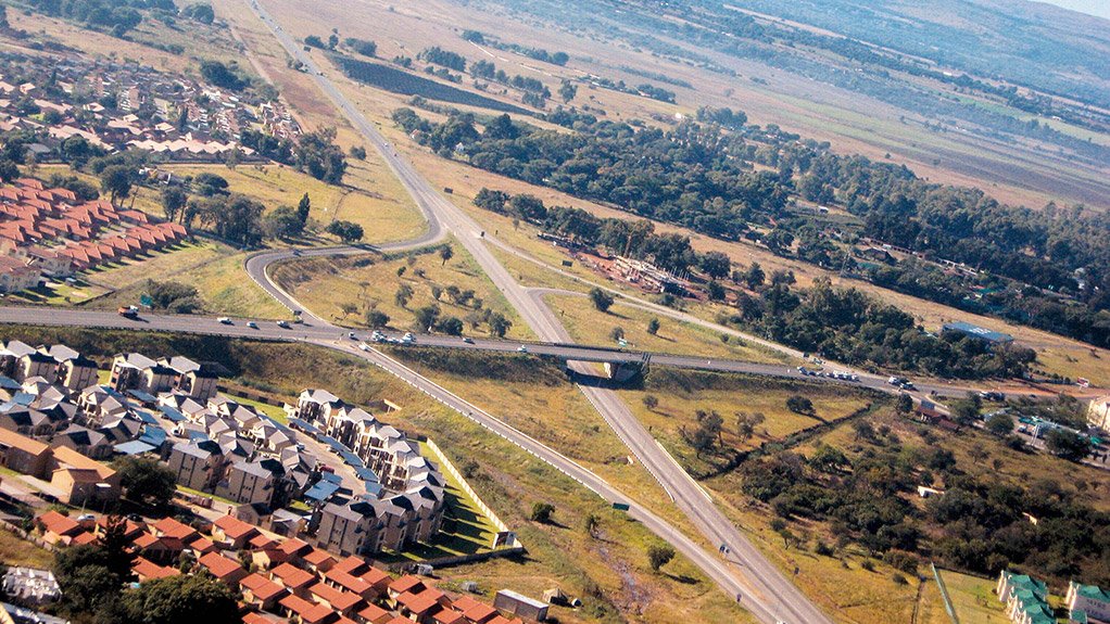 N1 AND N4 TOLL ROUTE
Bakwena commercial manager Liam Clarke says upgrades have improved safety for materials handling personnel travelling on the N1 and N4 toll routes
