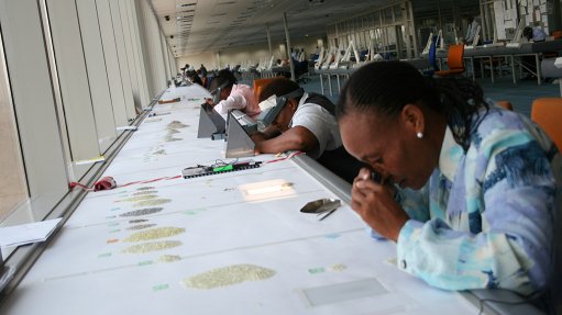 SORTERS PREPARING FOR SIGHTS Half of those employed at the De Beers Global Sightholder Sales division are Botswana citizens, which further supports the country’s downstream diamonds industry