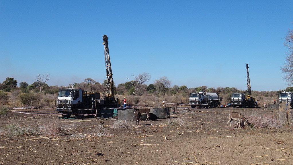 SEARCHING FOR SUCCESS
One of the Tsodilo Resources drill rigs, drilling an inclined hole at the Xaudum iron-ore projec