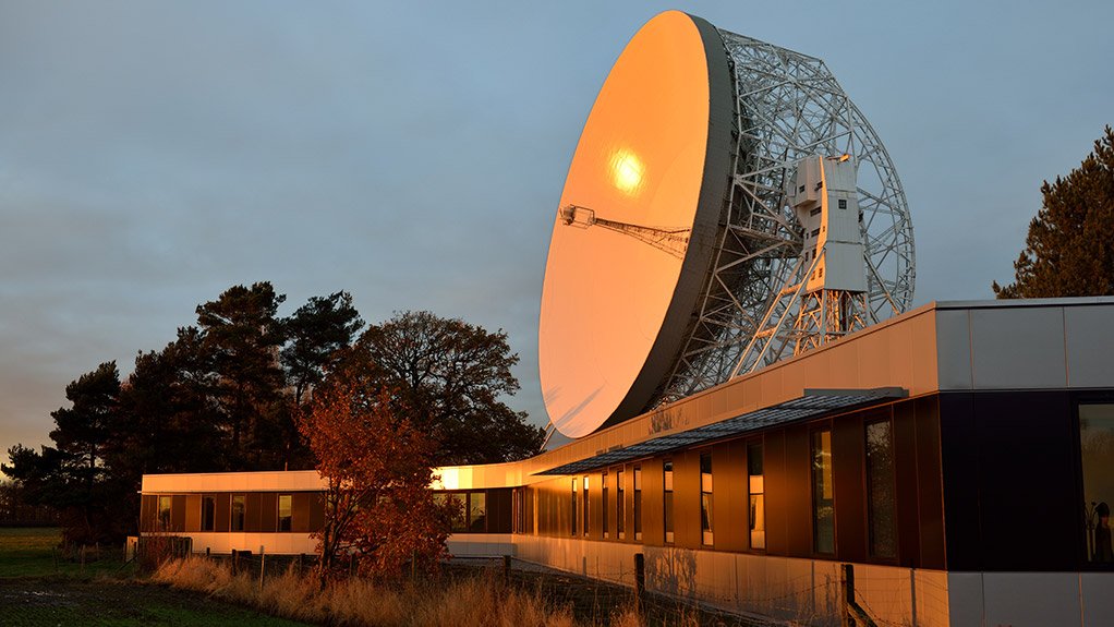 The head office of the SKA Organisation at Jodrell Bank, with the 76 m diameter Lovell radio telescope in the background (SKA Organisation)
