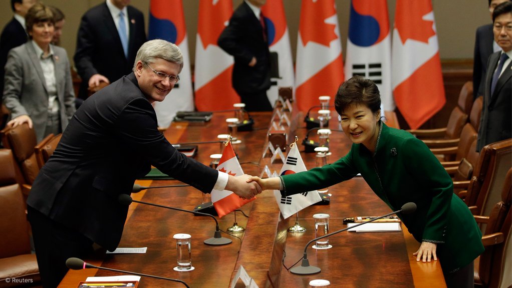 Canadian Prime Minister Stephen Harper and South Korean President Park Geun-hye