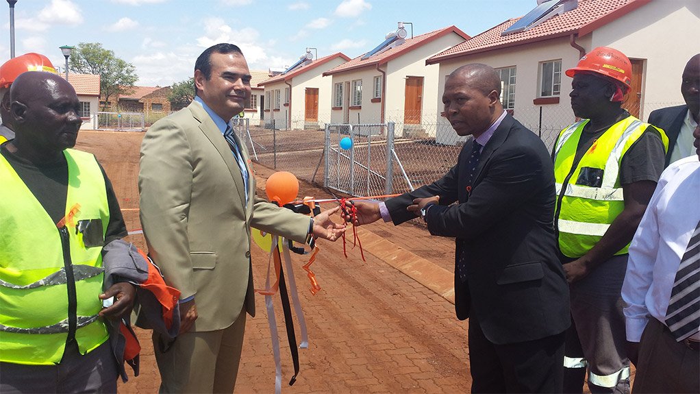 HOUSING HANDOVER
Evraz Highveld Steel and Vanadium CEO Mike Garcia and chairperson of the board Bheki Shongwe cut the ribbon at the handover ceremony 
