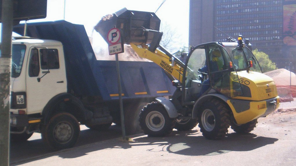 MOVING MATERIAL
The wheel loaders’ optimally efficient power-to-weight ratio, low transport weight and consistently high payload meet customer requirements 
