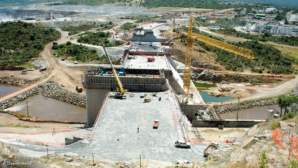 De Hoop dam during construction phase