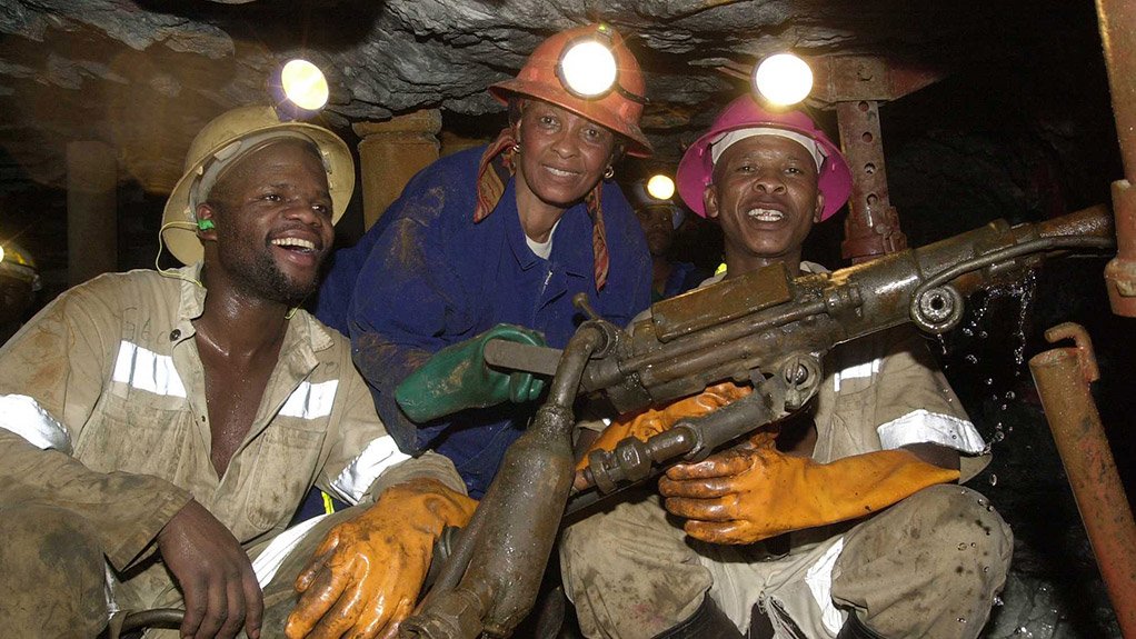 SAFE WORKING CONDITIONS
Unofficial work practices, such as planisa, need to be incorporated when conceptualising factors that influence the organisation of work, safety and productivity in mining operations
