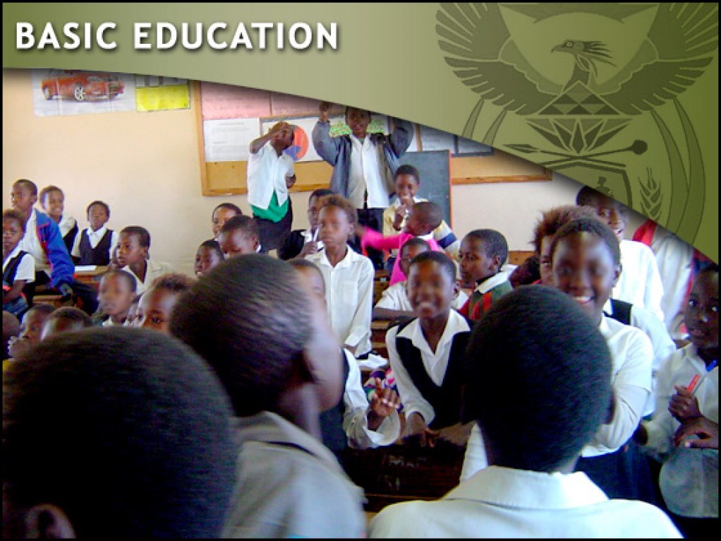 SA: Statement by Donald Grant, Western Cape Education MEC, on the first grade-one Xhosa lessons at Montevideo Primary (07/04/2014) 
