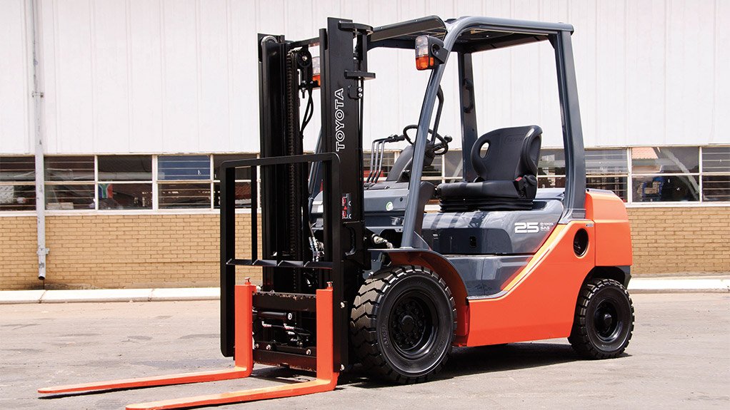DIESEL POWER FOR FARM LIFTING
Diesel-powered forklifts are ideal for agricultural purposes, owing to the oil-burning engine’s fuel efficiency
