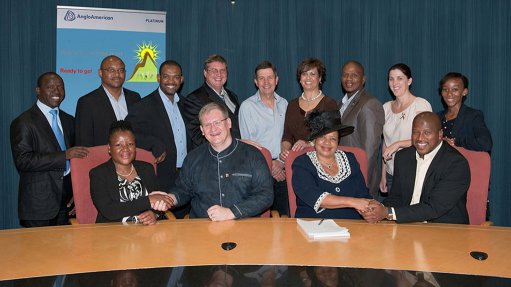 ALCHEMY SIGNING
Anglo American Platinum’s Alchemy initiative seeks to facilitate real and sustainable community development
