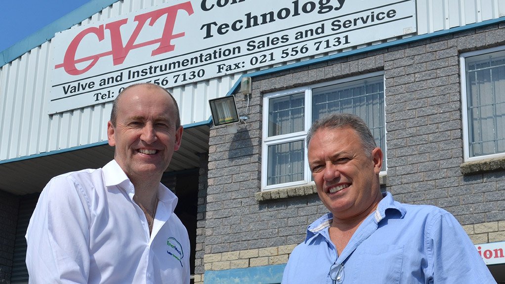 NEW DEAL
EnerMech CEO Doug Duguid (left) with CVT MD Stephen David outside the company’s Cape Town premises
