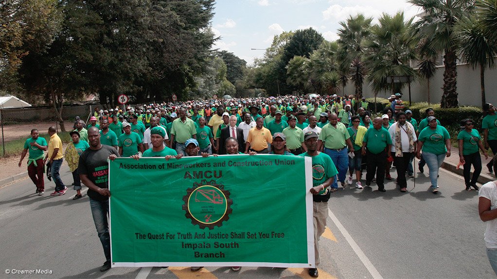 Striking workers could accept platinum producers' offer individually 