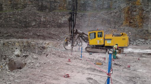 SAFETY BARRIER SYSTEM When drilling or blasting takes place, blue poles are sunk into the ground 3 m away from the crest and static climbing rope is strung between the poles to indicate where the no-go areas are 