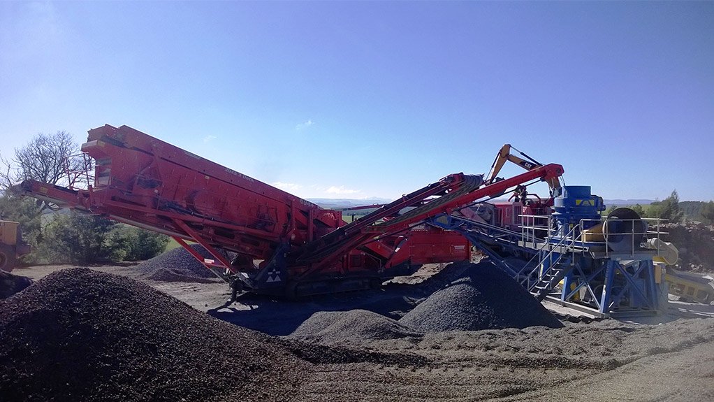 HIGH-QUALITY MATERIAL 
The Pilot Modular Trio MC90 and two Pilot Modular conveyors are currently operating at the Ugie Mac quarry site
