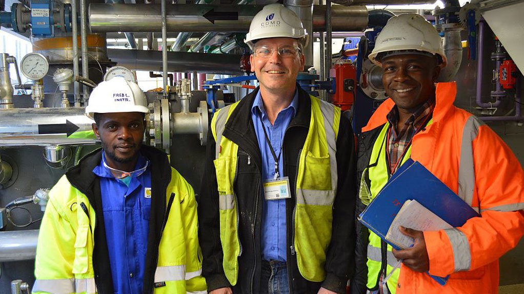 Como Engineers specialist equipment manager Sean Galvin (middle) with employees of Banro’s Twangiza mine, in the Democratic Republic of Congo
