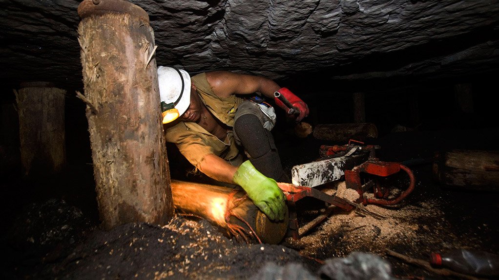 Mining output contracts 24.7% in Q1