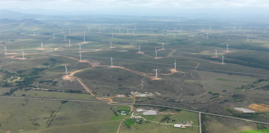 LARGE SCALE The Jeffreys Bay project spans 3 700 ha across eight farms and incorporates 60 turbines
