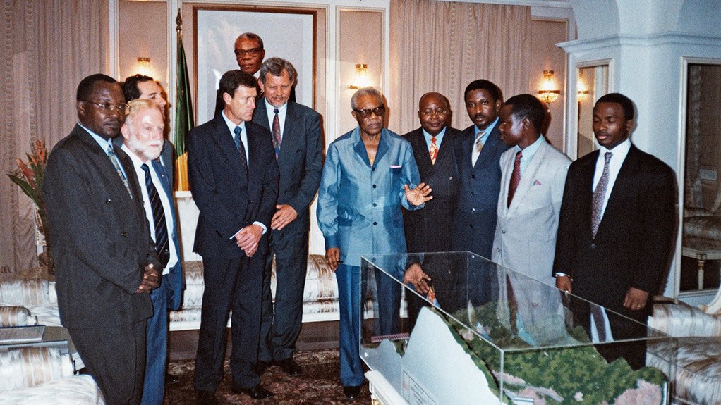BRAZZAVILLE 1997 J&G team members present former Republic of Congo president Pascal Lissouba with a model of the proposed Sounda dam 