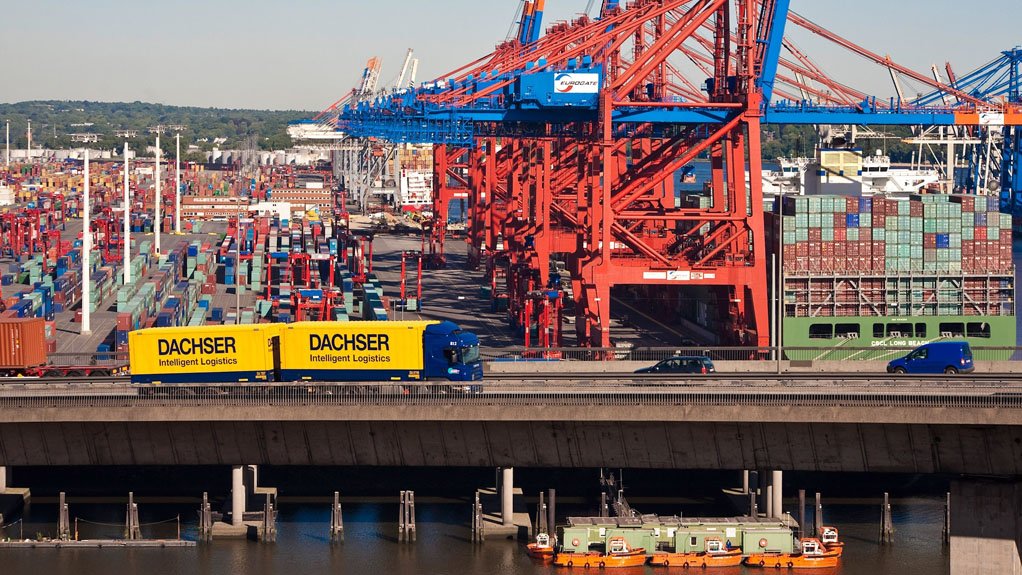 Dachser offers its customers air and sea freight services, as well as supplementary services such as customs clearance, warehousing and distribution