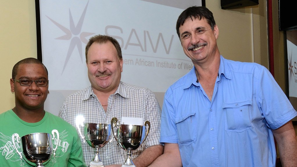 YOUNG WELDING WIZARD 2013 Young Welder of the Year winner Houston Isaacs with the Southern African Institute of Welding’s Etienne Nell and Frans Vorster  