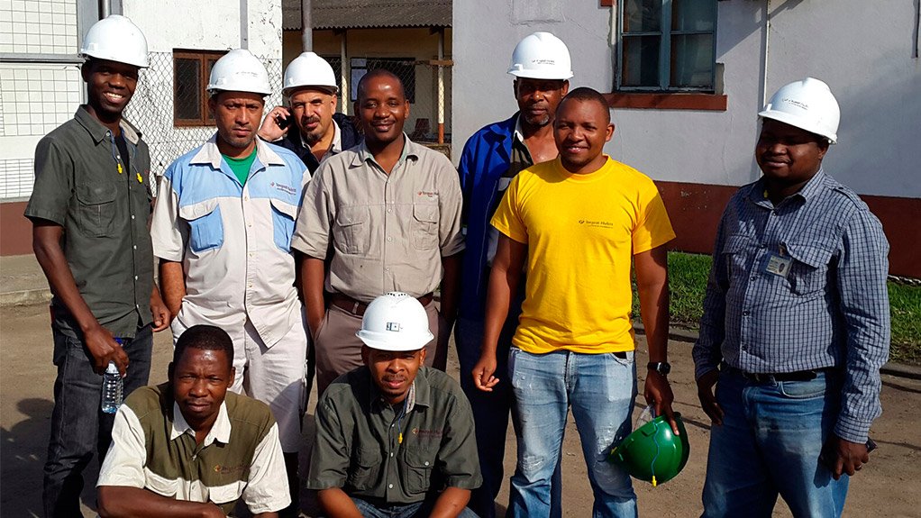 MOZAMBIQUE COURSE TRAINEES Some of the participants in the Appreciation of Welders for Engineers course at Tongaat Hulett-Acucareira de Moçambique