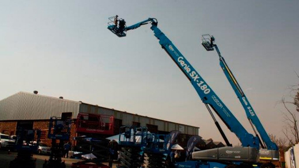 REACHING HIGH
The Genie SX-180 makes lifting and transporting heavy loads to high locations easier
