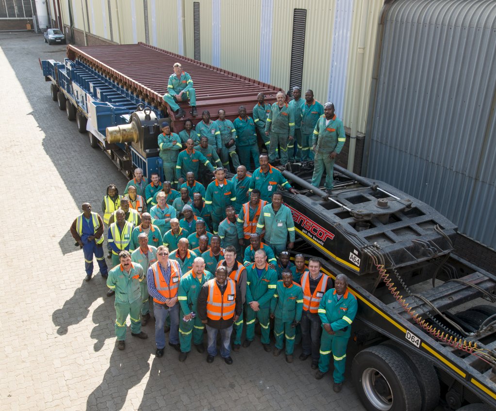 TEAMWORK
A collaborative approach between Metso and Kumba Iron Ore’s project teams ensured the safe delivery of an apron feeder to Sishen mine 
