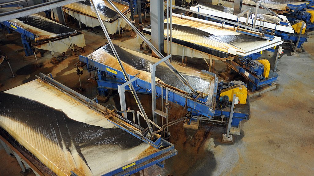 SEPARATING TABLES
Beneficiation plants in South Africa can now make use of magnetically susceptible density tracers to help them improve their mineral processing