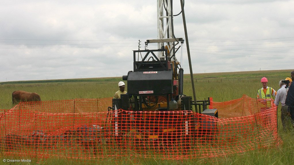 DRILLING FORWARD
The drilling programme is expected to include 5 000 m to 7 000 m of drilling and to be completed by the end of next mont