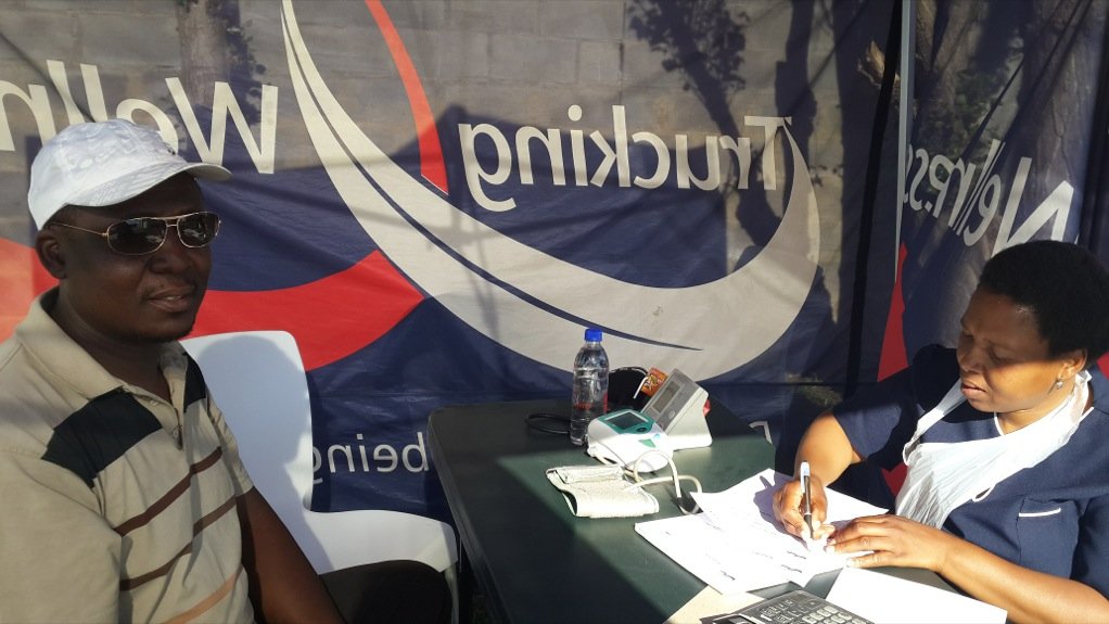 Trucker, Godfrey Maseko with Nurse, Sylvia Matlala - Winelands_1022