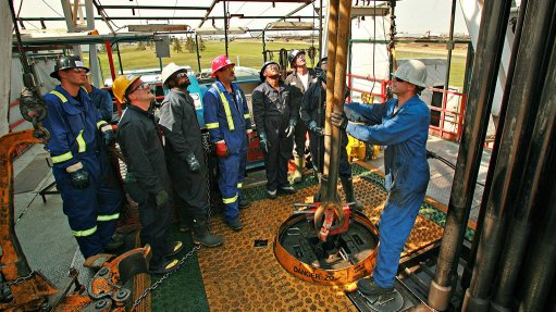 PAYING ATTENTION Group R Mining & Exploration offers training courses and safe work procedures that are in line with its clients’ safe working structures 