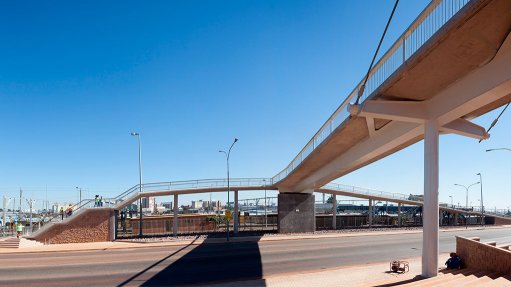 UPGRADE PROJECT
The new bridge formed part of a broader project to upgrade the R21 highway
