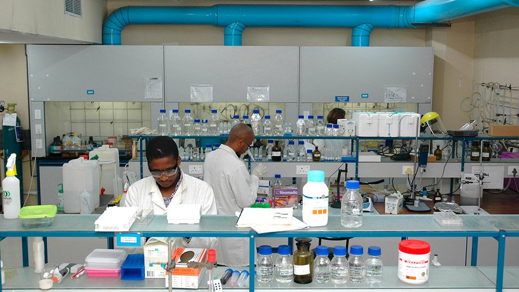 ANALYSIS INCREASE
While Mintek processed about 50 000 samples in 2013, the Analytical Services Division aims to process about 60 000 samples this year
