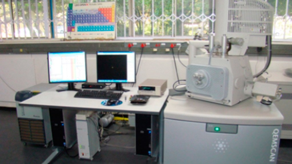 TECHNOLOGICAL INVESTMENT
The Field emission gun Qemscan 650F implements chemistry and back-scatter electron signals to identify the mineral phases and determine their degree of liberation within particles
