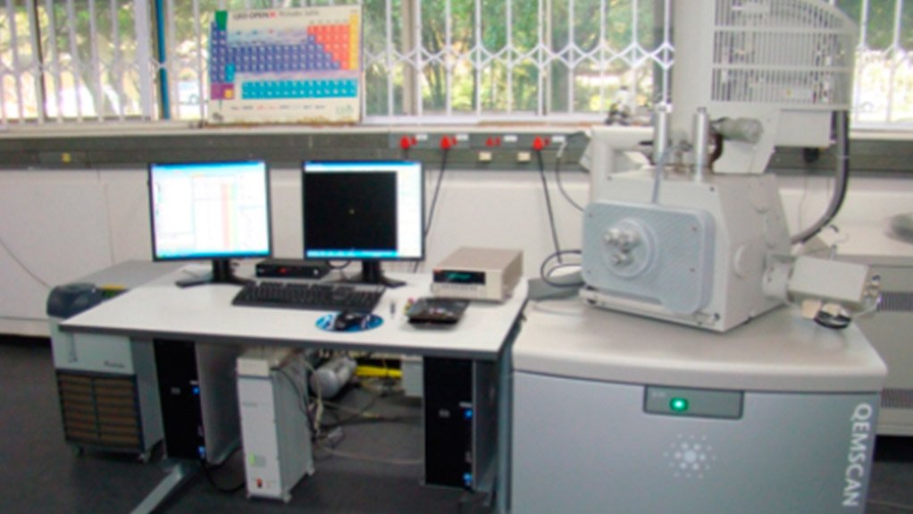 TECHNOLOGICAL INVESTMENT
The Field emission gun Qemscan 650F implements chemistry and back-scatter electron signals to identify the mineral phases and determine their degree of liberation within particles
