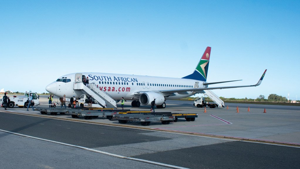 A Boeing 737-800 of SAA