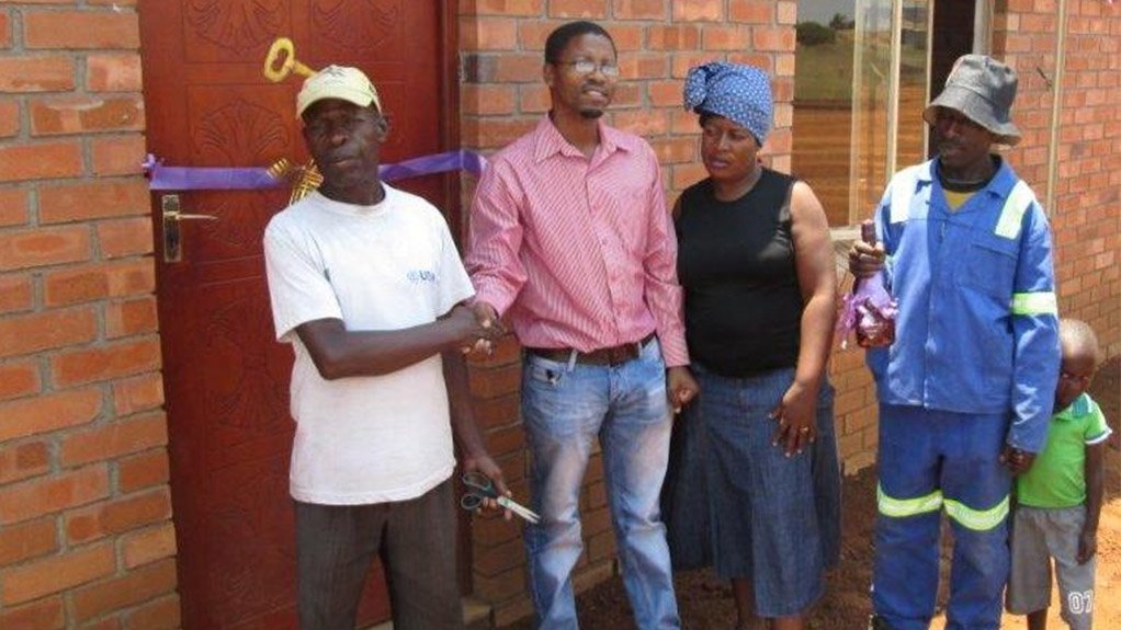 SOCIAL RESPONSIBILITY
Wescoal’s housing programme aims to deliver one house per month to disadvantaged members of the Arbor community, in Mpumalanga
