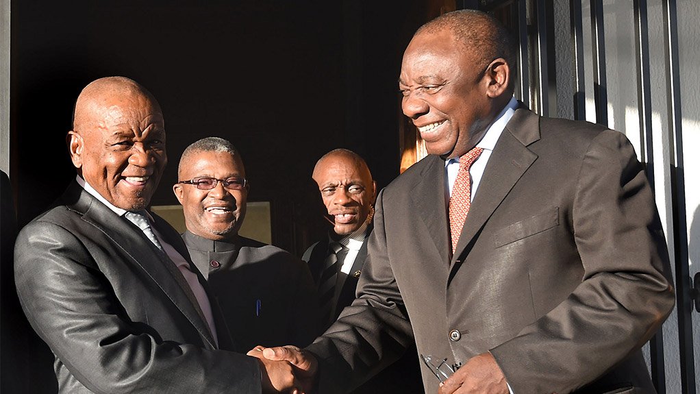 Deputy President Cyril Ramaphosa (R) and Prime Minister Thomas Thabane